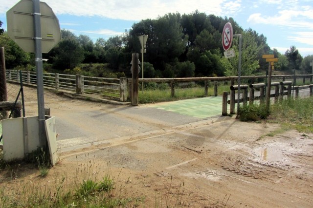 Gard - Le Cailar - passage à niveau