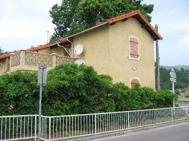 Gard - Avèze - passage à niveau