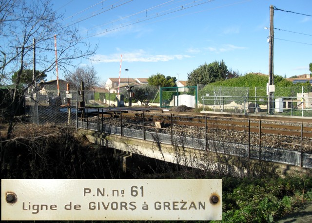 Gard - Marguerittes - passage à niveau