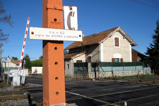 Gard - Marguerittes - passage à niveau