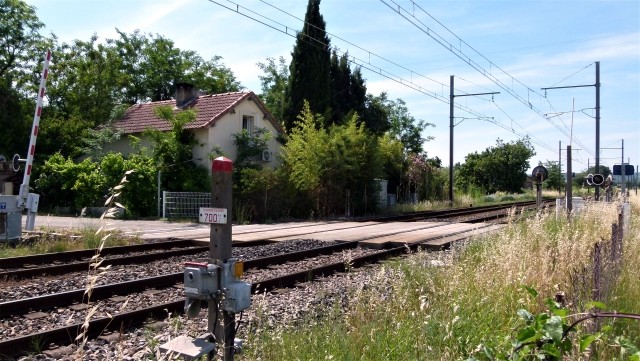 Gard - Pont Saint Esprit - passage à niveau