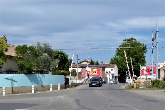 Gard - Pont Saint Esprit - passage à niveau