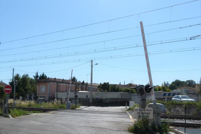 Gard - Pont Saint Esprit - passage à niveau