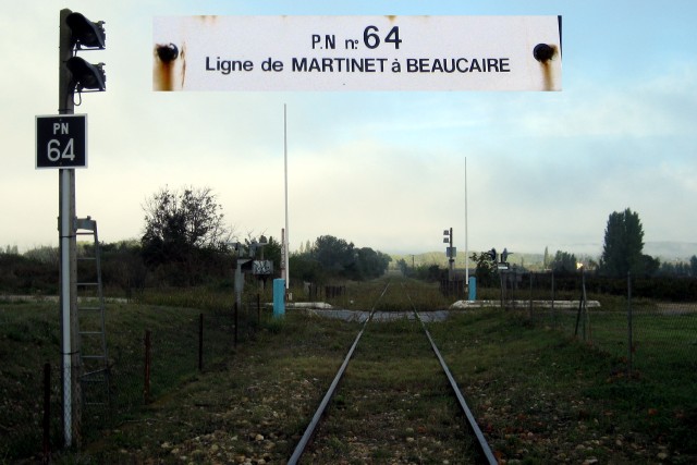 Gard - Remoulins - passage à niveau