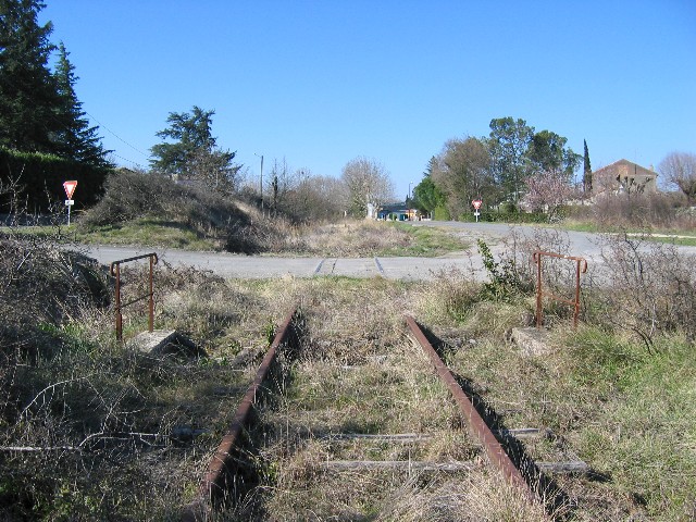 Gard - Ribaute les Tavernes - passage à niveau