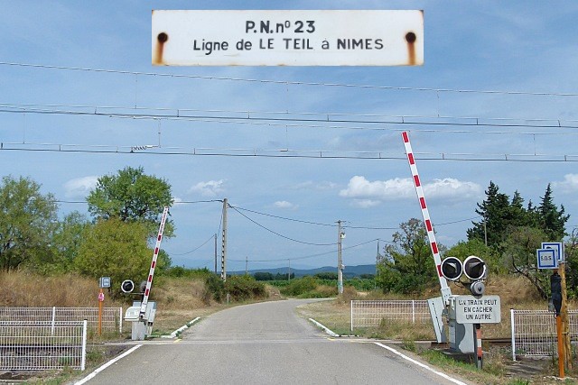 Gard - Saint Alexandre - passage à niveau