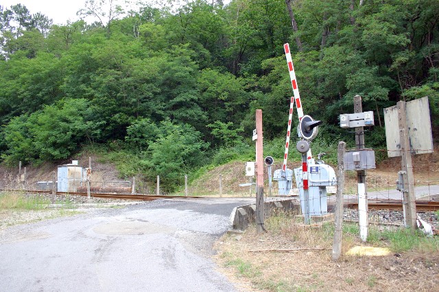 Gard - Sainte Cécile d'Andorge - passage à niveau