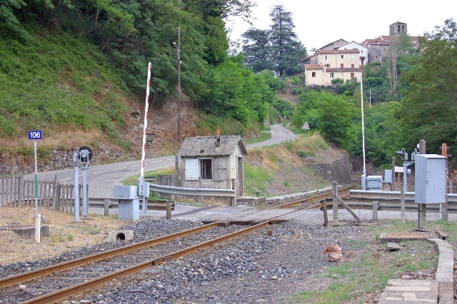 Gard - Sainte Cécile d'Andorge - passage à niveau