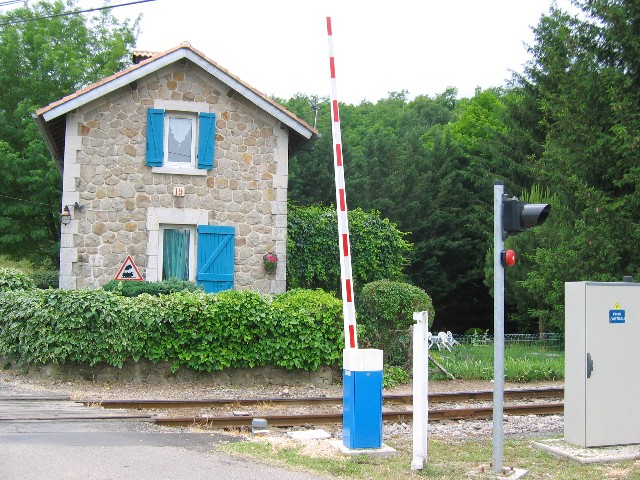 Gard - Saint Jean du Gard - passage à niveau