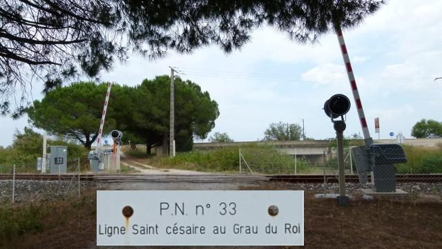 Gard - Saint Laurent d'Aigouze - passage à niveau
