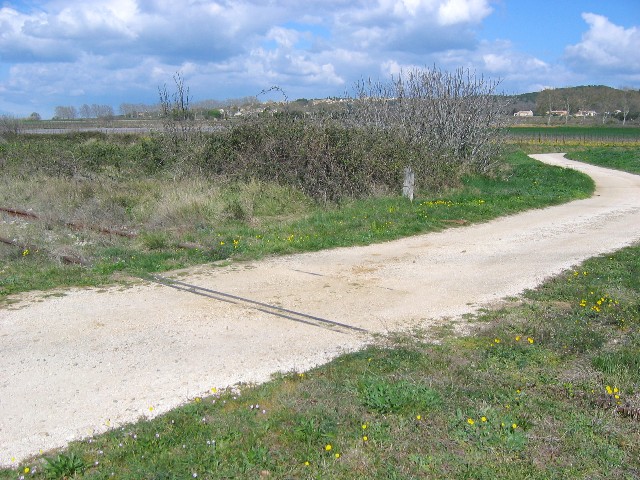 Gard - Saint Maximin - passage à niveau