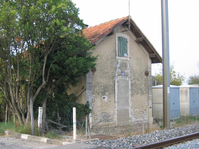 Gard - Théziers - passage à niveau