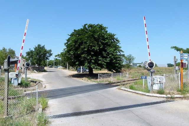 Gard - Vauvert - passage à niveau