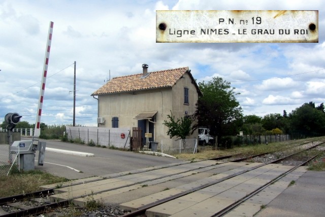 Gard - Vauvert - passage à niveau