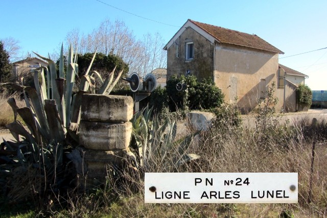 Gard - Vauvert - passage à niveau