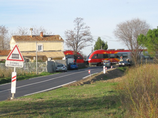 Gard - Vergèze - passage à niveau
