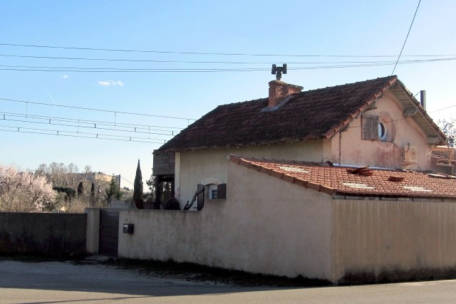 Gard - Villeneuve lès Avignon - passage à niveau