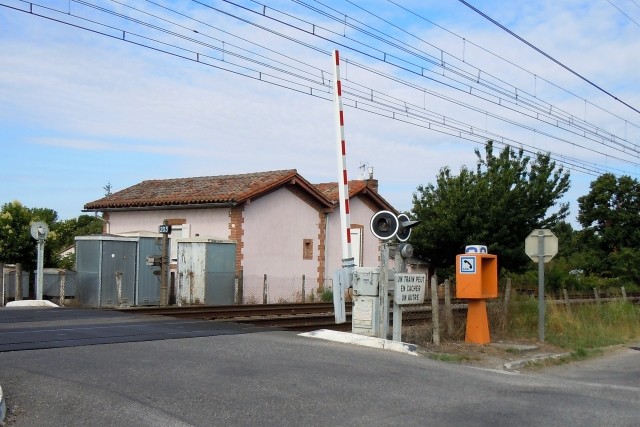 Haute Garonne - Baziège - passage à niveau