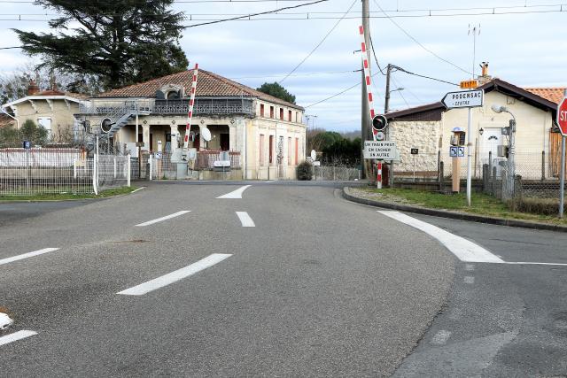 Gironde - Podensac - passage à niveau