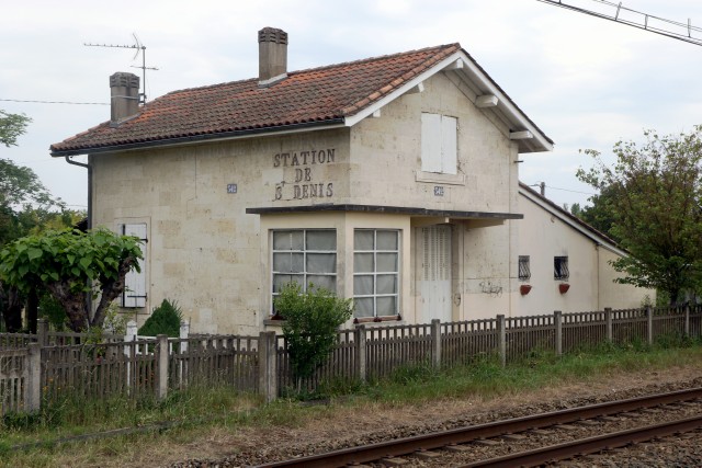 Gironde - Saint Denis de Pile - passage à niveau