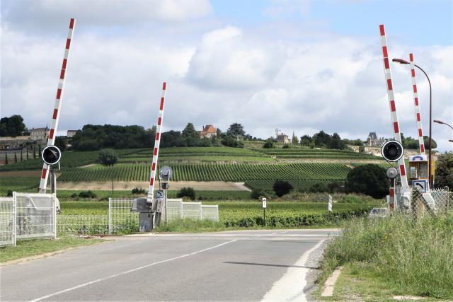 Gironde - Saint Emilion - passage à niveau