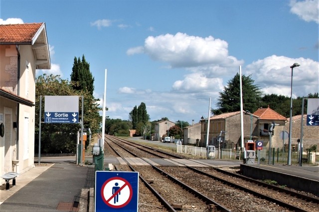 Gironde - Saint Seurin sur l'Isle - passage à niveau