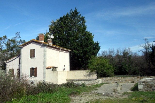 Hérault - Capestang - passage à niveau