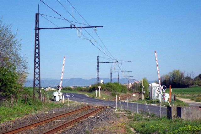 Hérault - Espondeilhan - passage à niveau