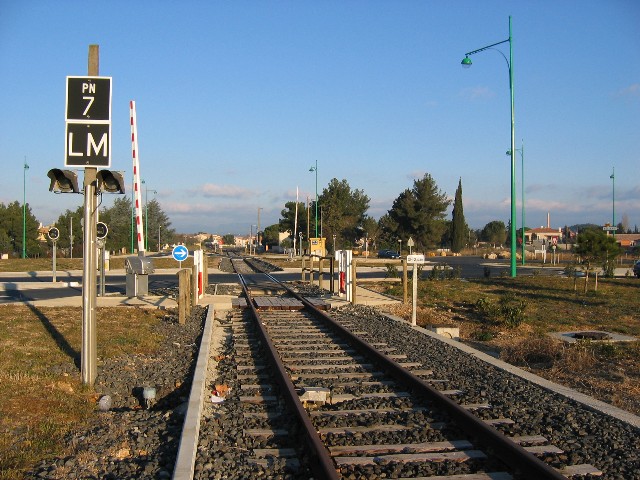 Hérault - Montady - passage à niveau