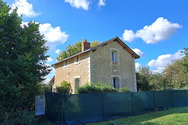 Indre - Fontgombault - passage à niveau