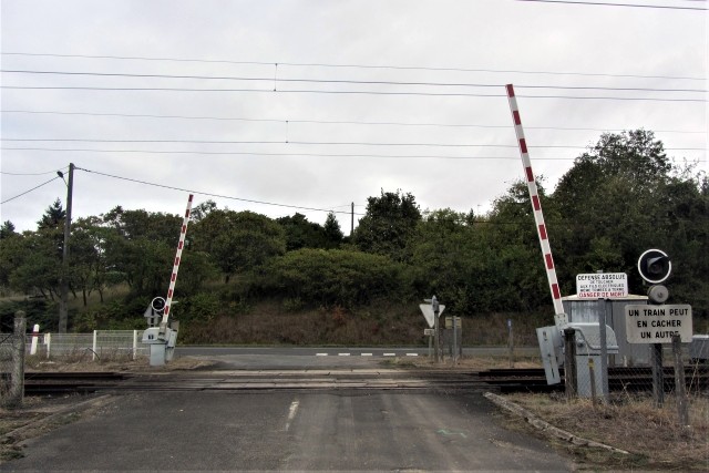 Indre et Loire - Civray de Touraine - passage à niveau