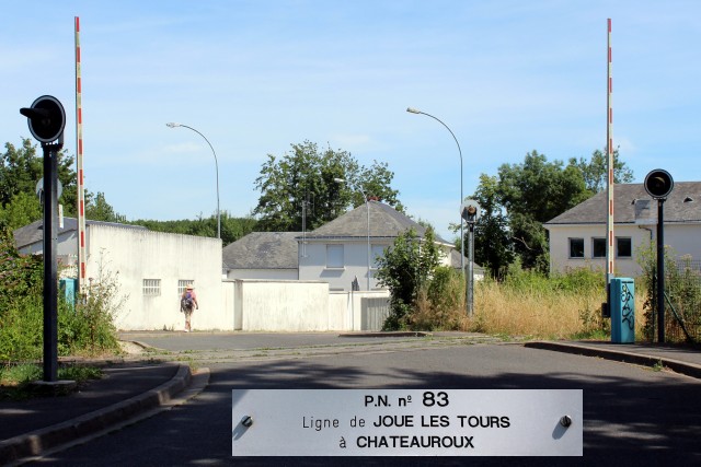 Indre et Loire - Loches - passage à niveau