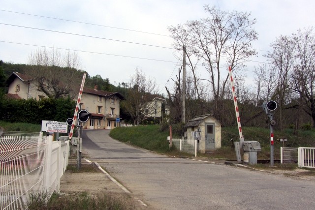 Isère - Saint Lattier - passage à niveau