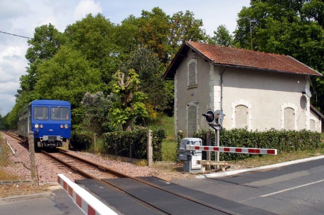 Loir et Cher - Gièvres - passage à niveau