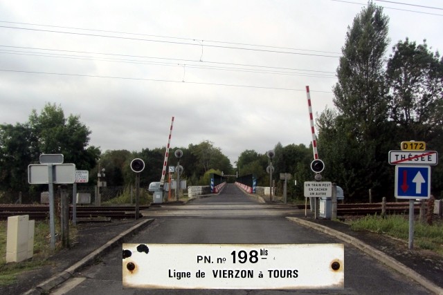 Loir et Cher - Thésée - passage à niveau