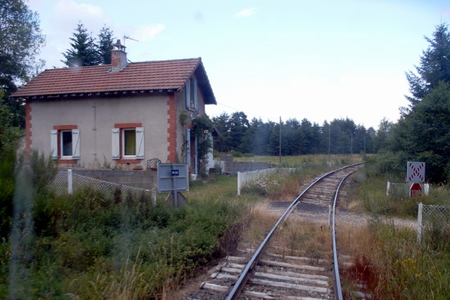 Loire - Apinac - passage à niveau