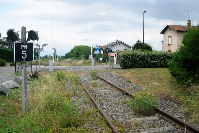 Loire - Bellegarde en Forez - passage à niveau