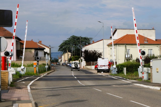 Loire - Le Coteau - passage à niveau