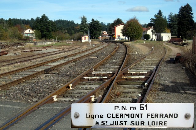 Loire - Noirétable - passage à niveau