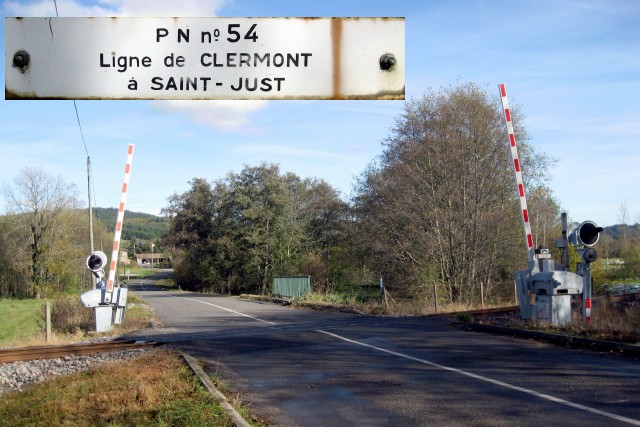 Loire - Noirétable - passage à niveau