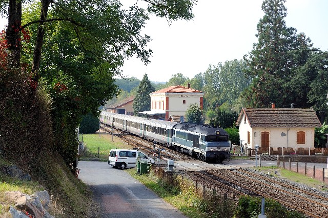 Loire - Régny - passage à niveau