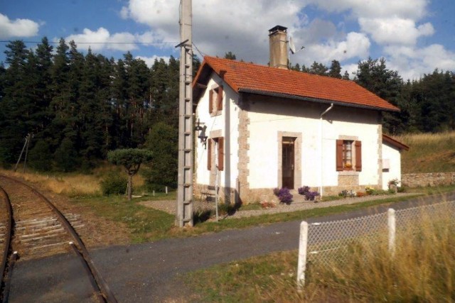 Loire - Usson en Forez - passage à niveau