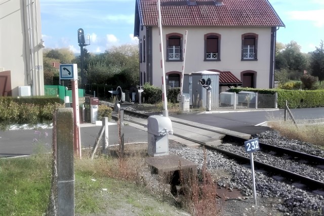 Haute Loire - Bournoncle Saint Pierre - passage à niveau