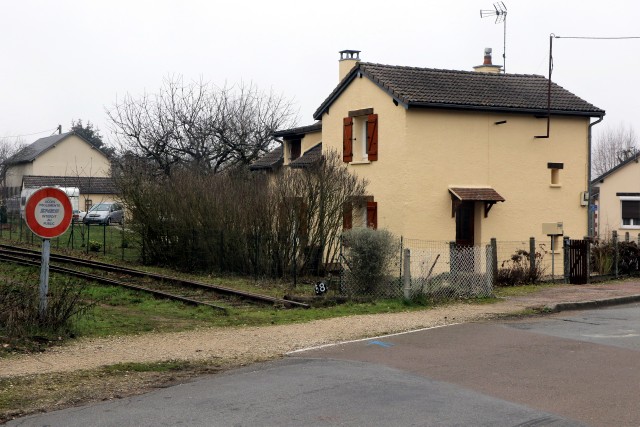Loiret - Courtenay - passage à niveau