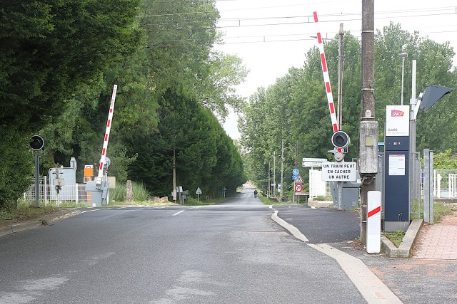 Loiret - Dordives - passage à niveau