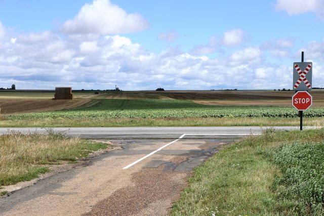 Loiret - Pithiviers le Vieil - passage à niveau