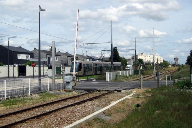 Loiret - Saint Jean de Braye - passage à niveau