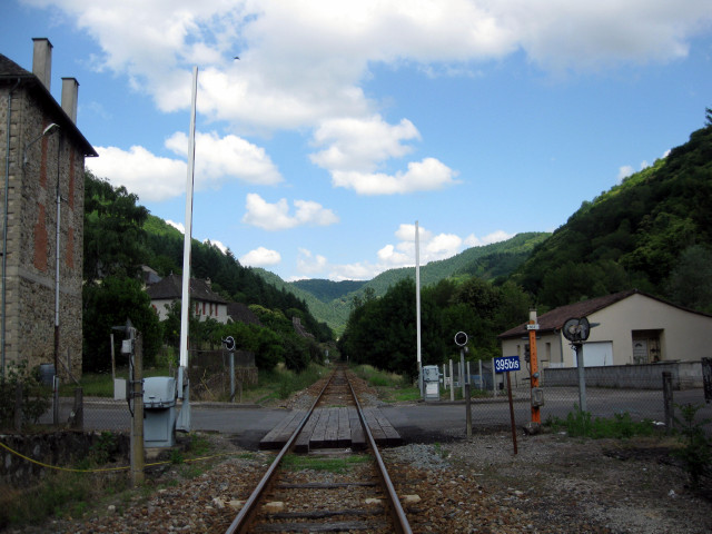 Lot - Laval de Cère - passage à niveau