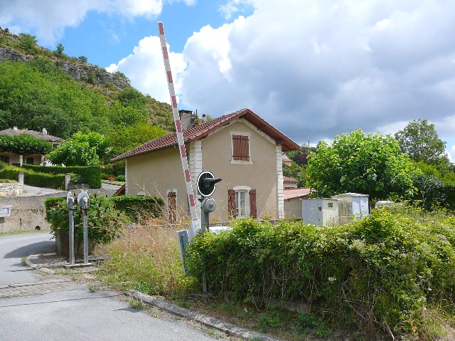 Lot - Saint Martin Labouval - passage à niveau