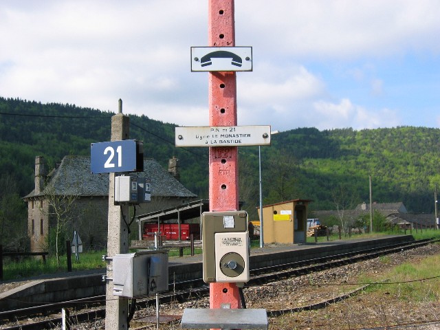 Lozère - Allenc - passage à niveau
